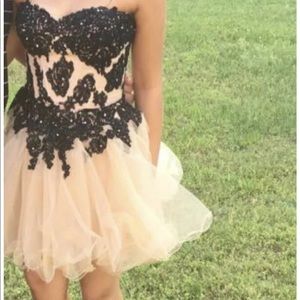 Mac Duggal Women’s short Two piece Lace Prom Gown